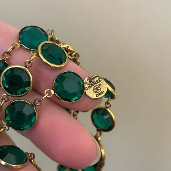 Vintage CHANEL Gripoix Glass Emerald Crystal Chicklet Sautoir Statement Necklace - Picture 13 of 16